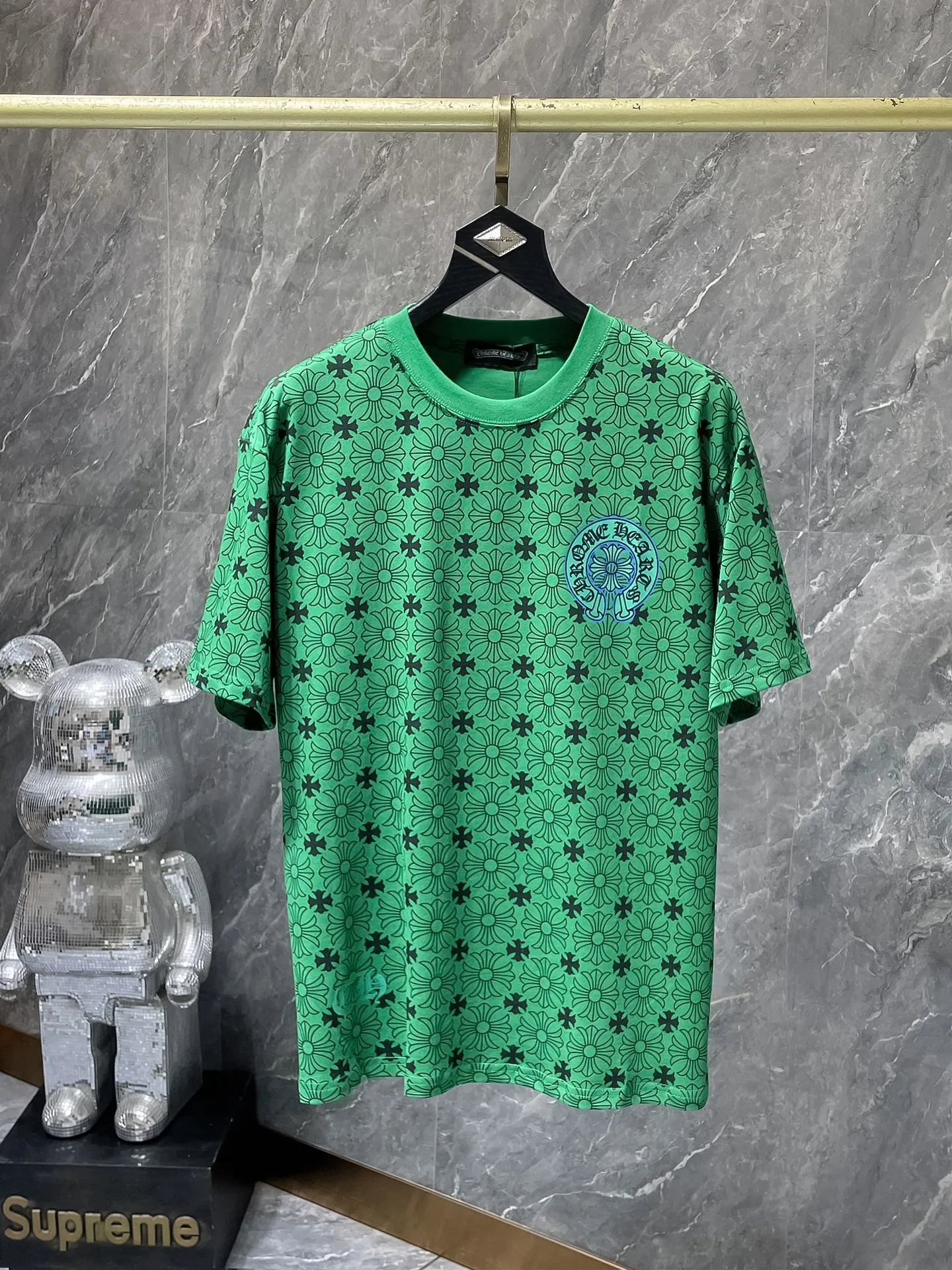 P140 New Chrome Hearts 25ss for summer. High-weight, environmentally friendly and high-quality top-grade fabric. 260g~270g. Customized version with cross-printed short-sleeves. Counter synchronization. Re-engraved version 1:1. Recommended color: green. Size: S, M, L, XL.
